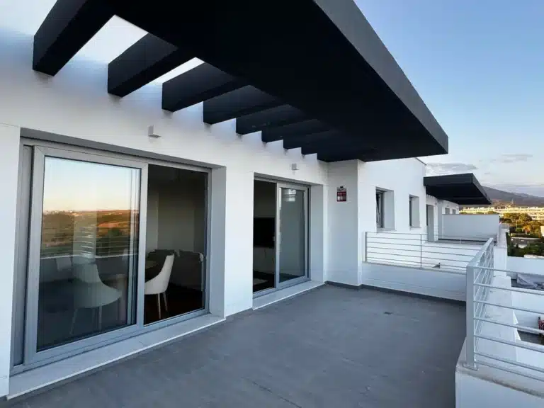 R5179294 | Penthouse in Estepona – 2 beds, 2 baths