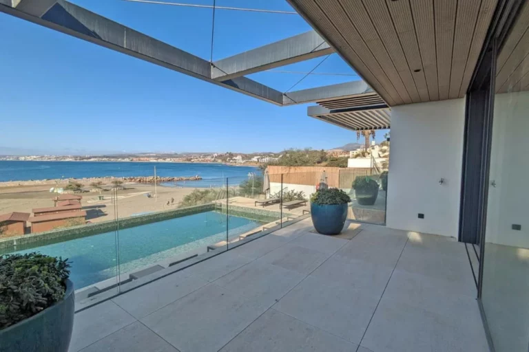 R4851250 | Ground Floor Apartment in Estepona – 3 beds, 3 baths