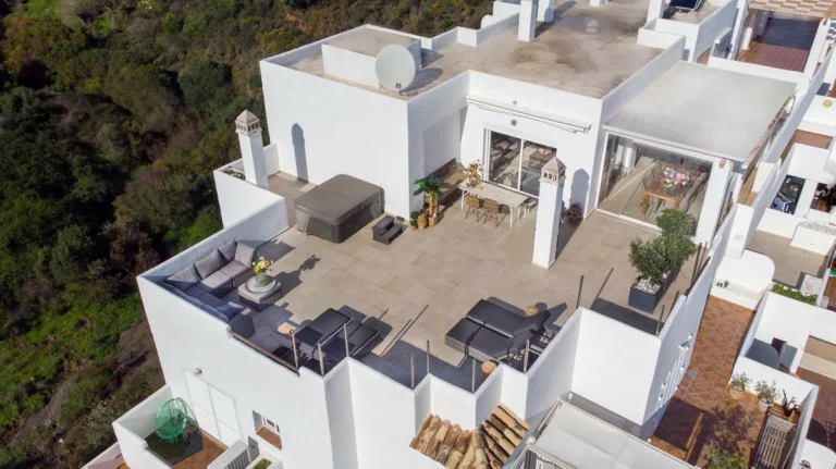 R5025922 | Penthouse Duplex in Estepona – 4 beds, 2 baths