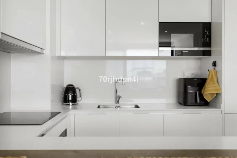 R5006434 | Middle Floor Apartment in Estepona – 2 beds, 2 baths