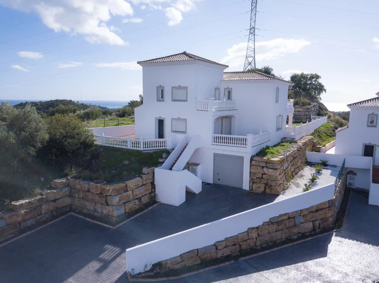 R4864378 | Detached Villa in Estepona – 4 beds, 4 baths