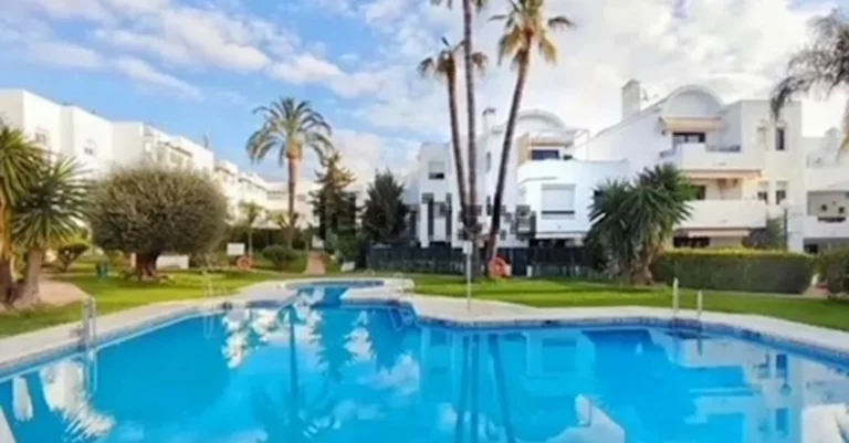 R5130955 | Ground Floor Apartment in Estepona – 2 beds, 3 baths