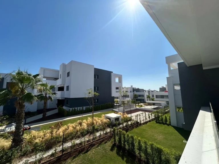 R5104318 | Middle Floor Apartment in Estepona – 3 beds, 2 baths