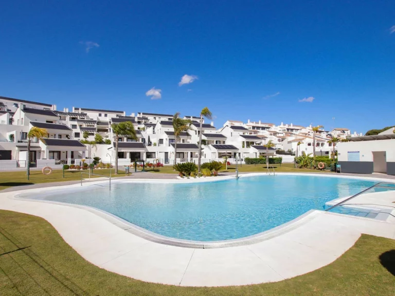 R5111839 | Penthouse Duplex in Estepona – 4 beds, 3.5 baths