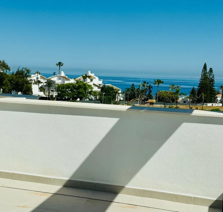 R5026234 | Penthouse in Estepona – 2 beds, 2 baths