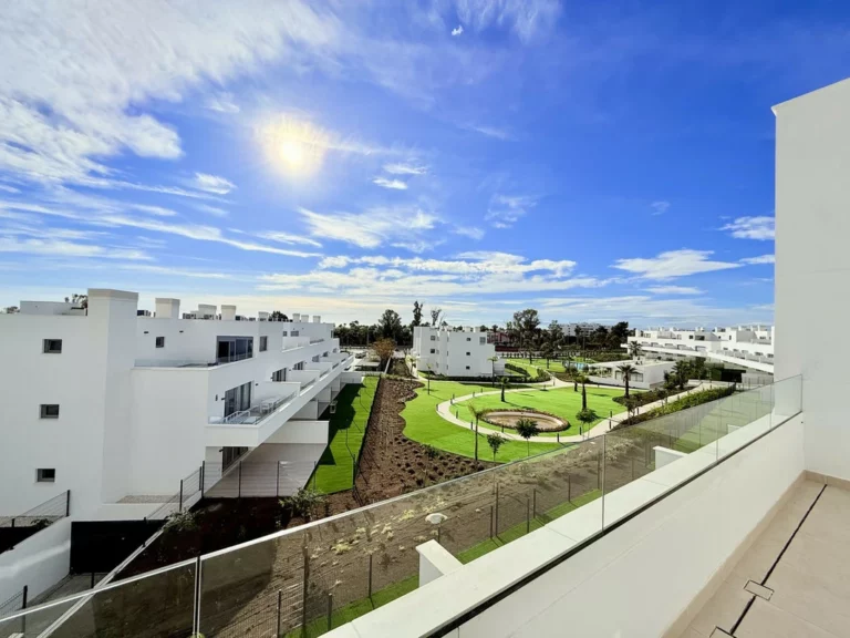 R5234395 | Penthouse in Estepona – 4 beds, 2 baths