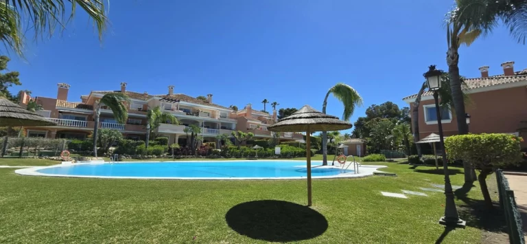 R4747855 | Penthouse Duplex in Estepona – 2 beds, 2 baths