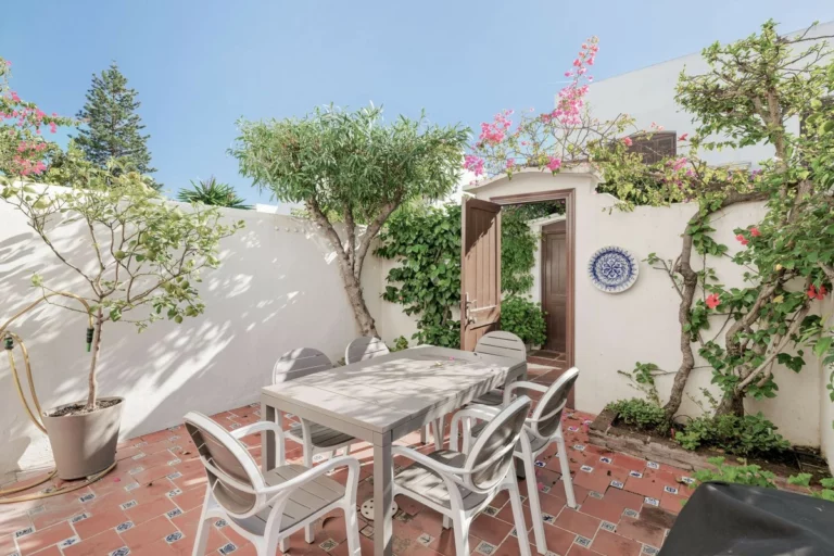 R5225590 | Townhouse in Estepona – 2 beds, 2 baths