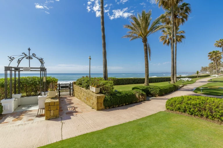 R4991485 | Penthouse Duplex in Estepona – 3 beds, 3 baths