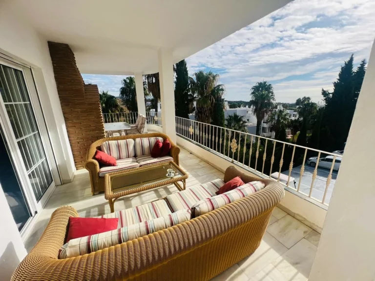 R5229388 | Penthouse in Estepona – 2 beds, 2 baths