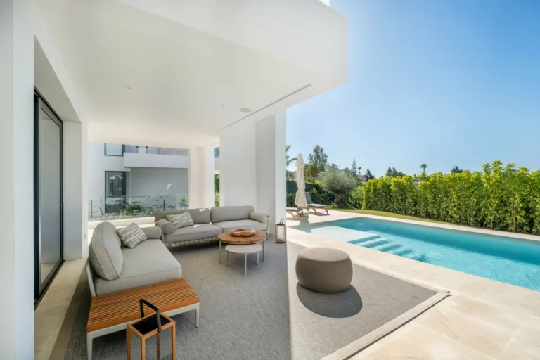 R5081488 | Detached Villa in El Paraiso – 6 beds, 6 baths