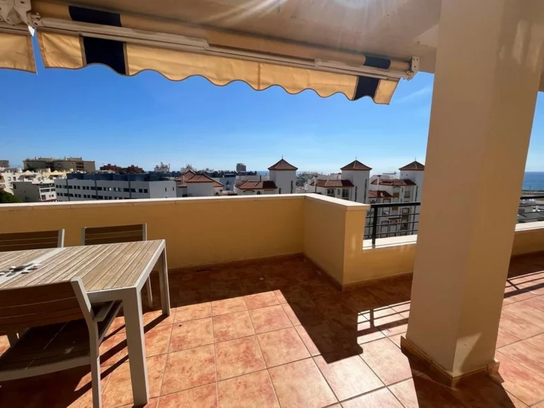 R4432693 | Penthouse in Estepona – 3 beds, 2 baths