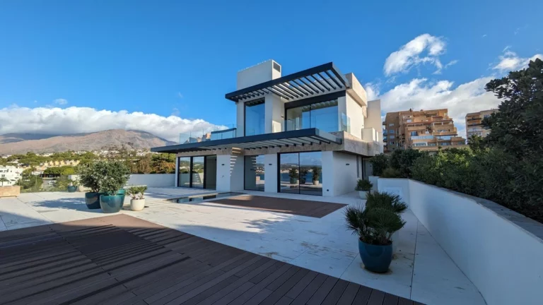 R4851256 | Penthouse Duplex in Estepona – 3 beds, 4 baths