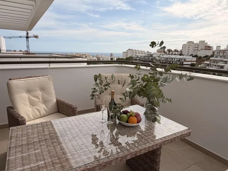 R5215435 | Penthouse in Estepona – 3 beds, 2 baths