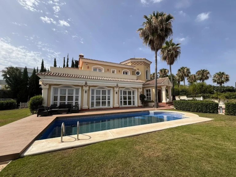 R5104306 | Detached Villa in Selwo – 5 beds, 8 baths