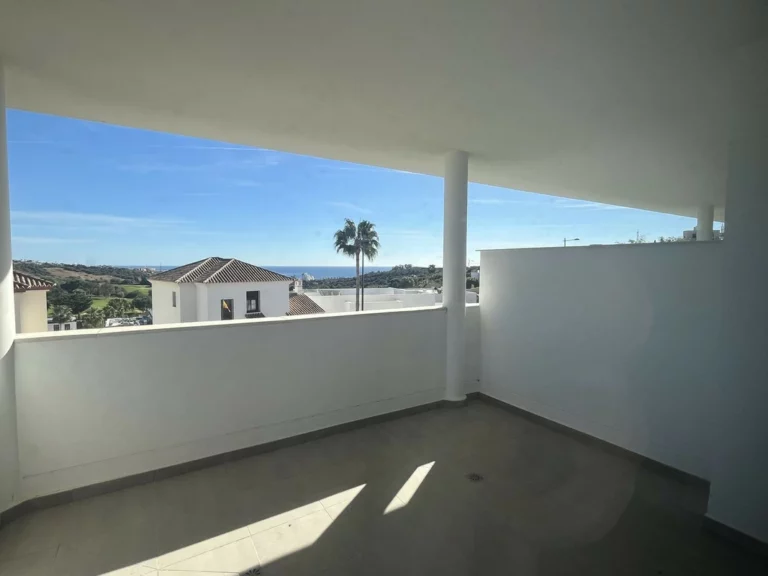 R5217889 | Ground Floor Apartment in Estepona – 2 beds, 2 baths