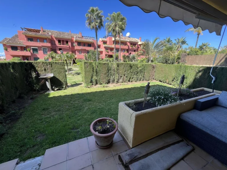 R5016433 | Ground Floor Apartment in Bel Air – 2 beds, 2 baths