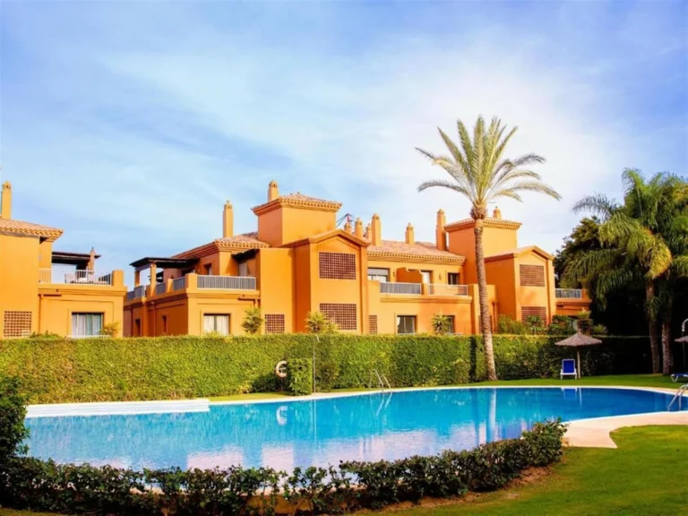 R5116465 | Ground Floor Apartment in Estepona – 2 beds, 2 baths