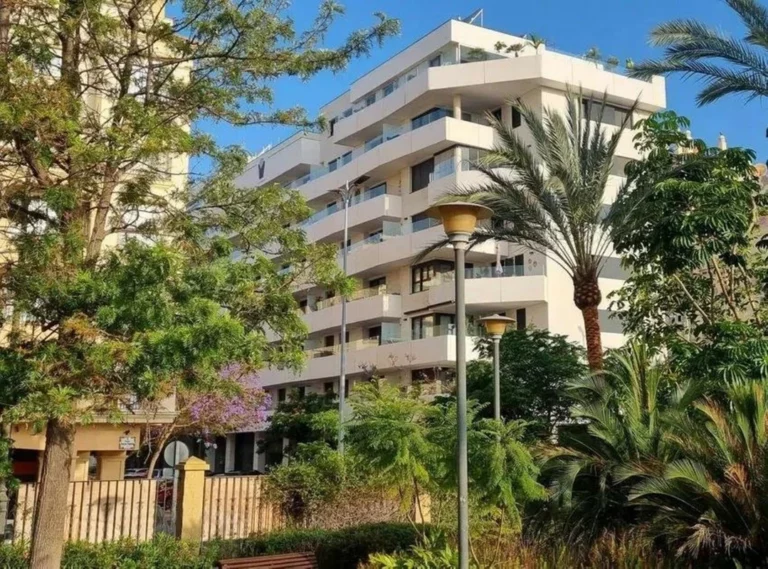R5063341 | Penthouse in Estepona – 3 beds, 2 baths