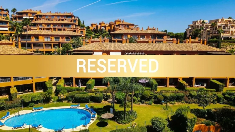 R5152909 | Middle Floor Apartment in Estepona – 2 beds, 2 baths