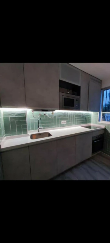 R5207824 | Middle Floor Apartment in Estepona – 3 beds, 1 baths