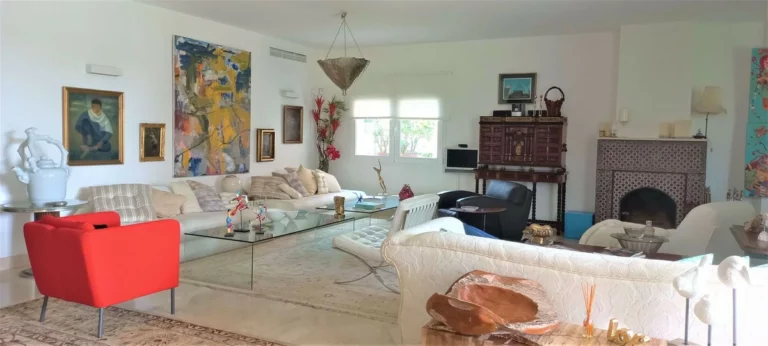 R4159744 | Ground Floor Apartment in Estepona – 5 beds, 5.5 baths