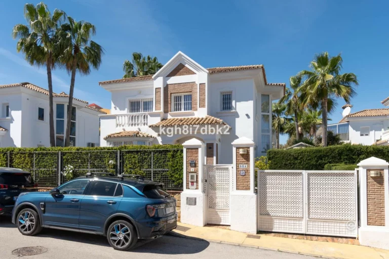 R5004175 | Detached Villa in Estepona – 4 beds, 3 baths