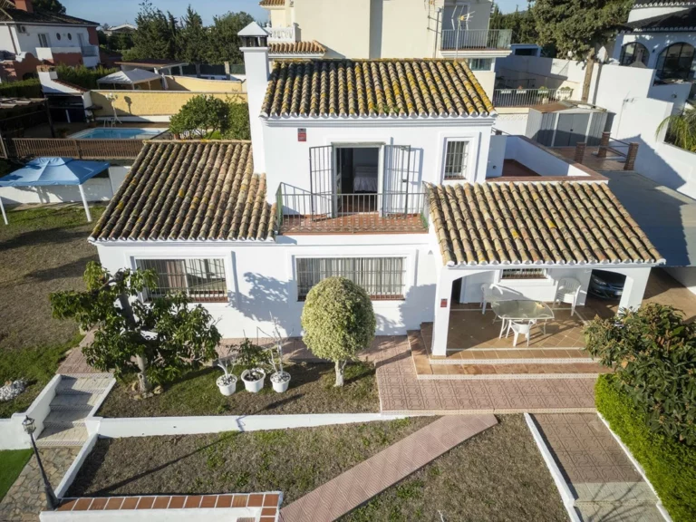 R5225617 | Detached Villa in Estepona – 3 beds, 2 baths