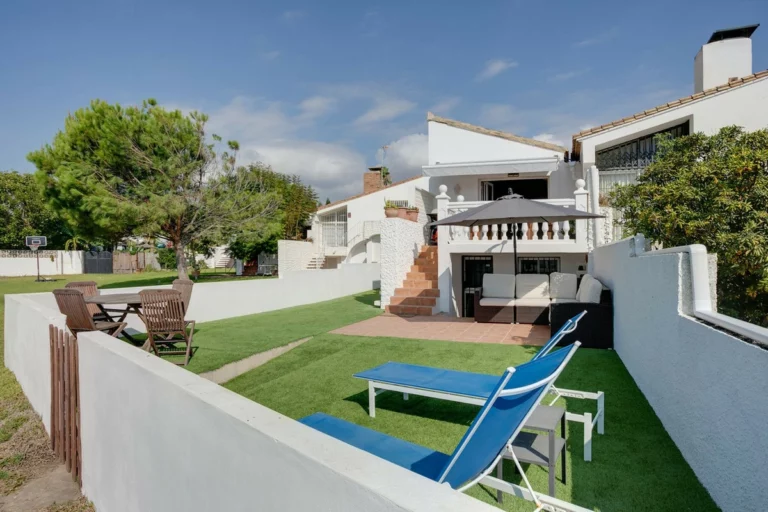 R5048548 | Townhouse in Estepona – 4 beds, 2 baths