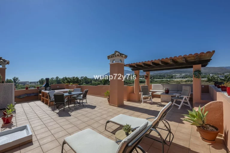 R5163778 | Penthouse in Estepona – 2 beds, 2 baths
