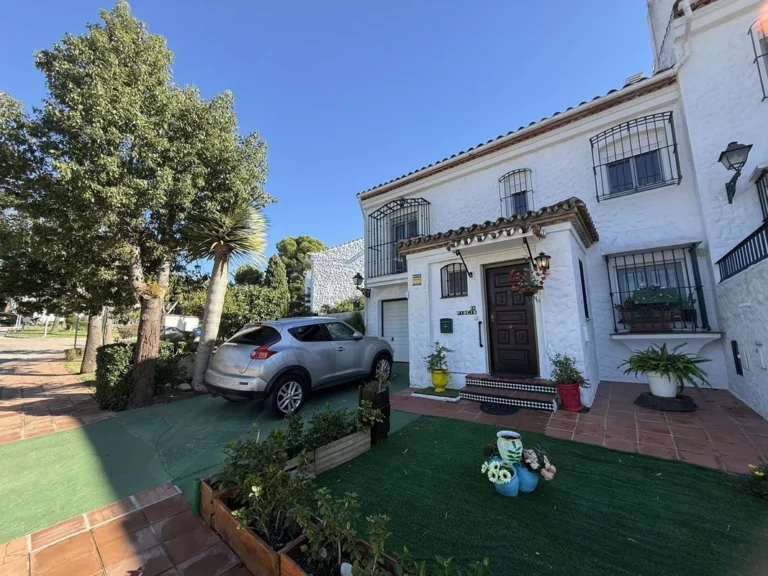 R5230258 | Semi-Detached House in El Paraiso – 3 beds, 2 baths