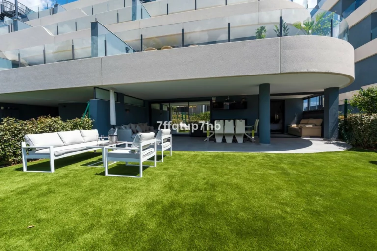 R5048521 | Ground Floor Apartment in Estepona – 3 beds, 2 baths