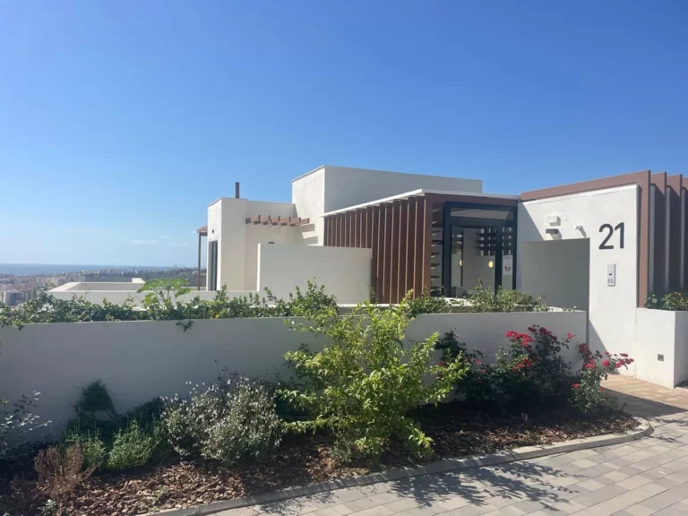 R5192209 | Ground Floor Apartment in Estepona – 4 beds, 3 baths