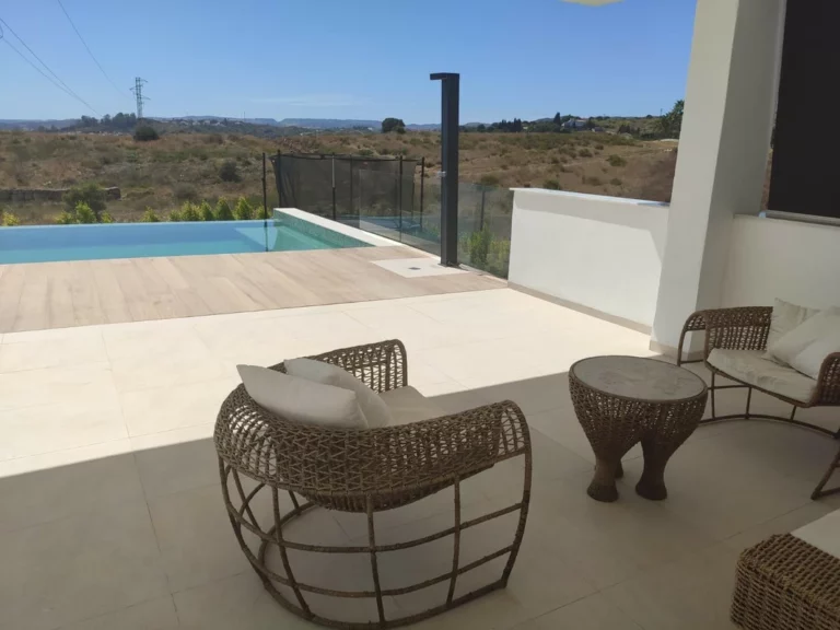 R4301743 | Detached Villa in Estepona – 4 beds, 2 baths