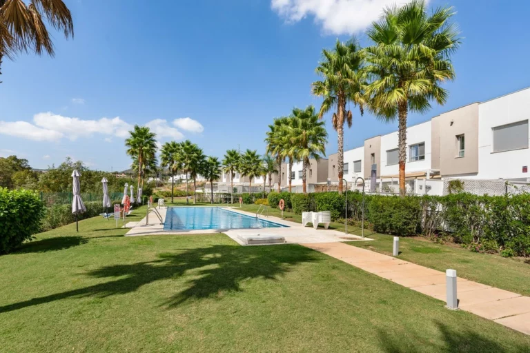 R5192095 | Townhouse in Estepona – 3 beds, 2 baths