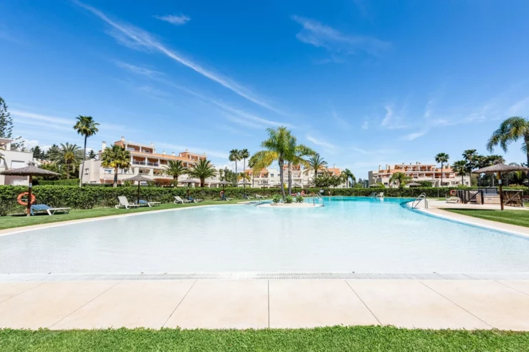 R5010349 | Penthouse Duplex in Estepona – 4 beds, 3 baths