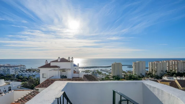 R5168833 | Penthouse Duplex in Estepona – 2 beds, 2 baths