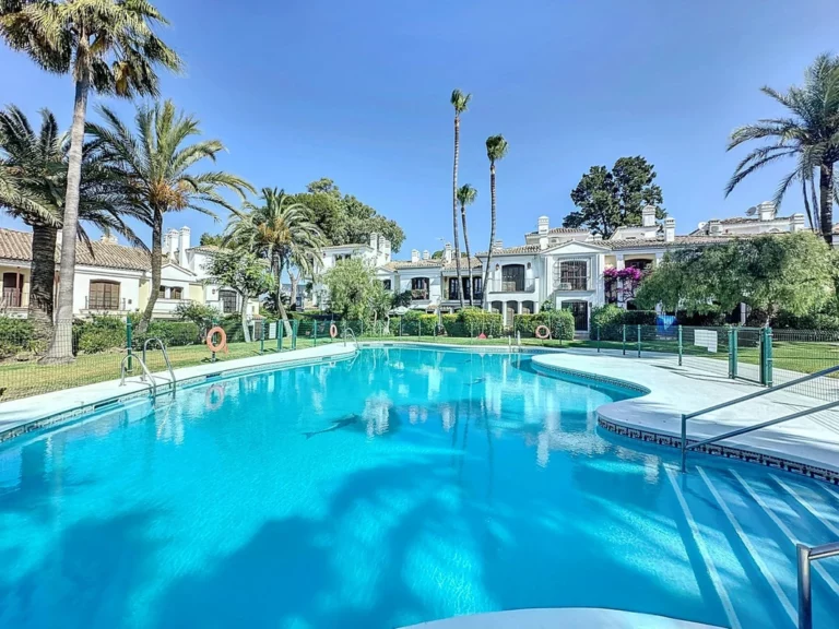 R5223514 | Townhouse in Estepona – 2 beds, 2.5 baths