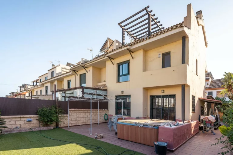 R4319359 | Townhouse in Cancelada – 3 beds, 3 baths