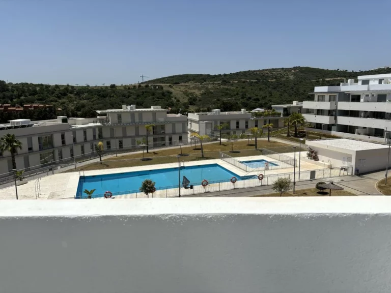 R5166448 | Penthouse in Estepona – 3 beds, 2 baths