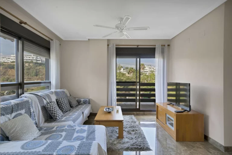 R5219470 | Middle Floor Apartment in Selwo – 2 beds, 2 baths