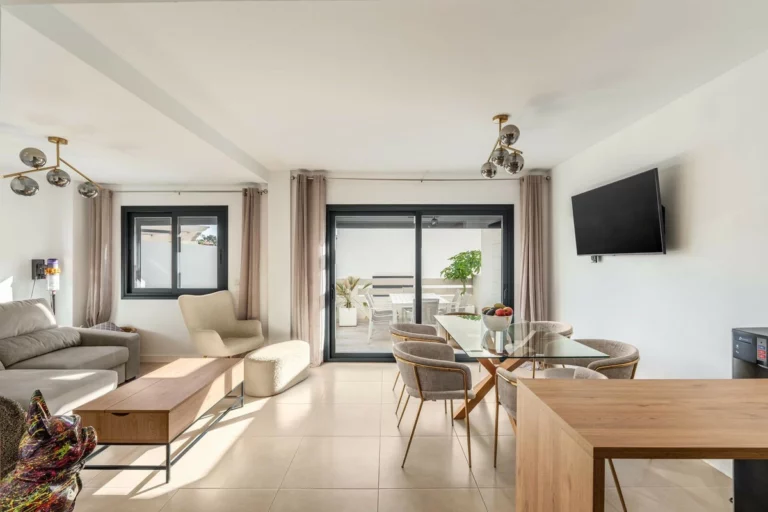 R5184142 | Townhouse in El Paraiso – 3 beds, 3 baths