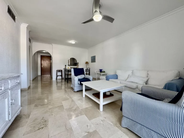 R5202904 | Middle Floor Apartment in El Paraiso – 2 beds, 2 baths