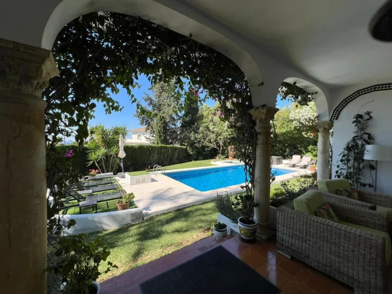 R5040070 | Detached Villa in El Paraiso – 4 beds, 3 baths