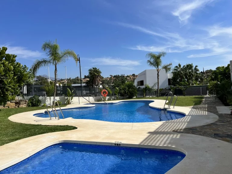 R5063383 | Townhouse in Estepona – 3 beds, 3 baths