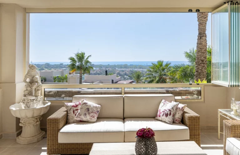 R4992022 | Middle Floor Apartment in Estepona – 2 beds, 2 baths