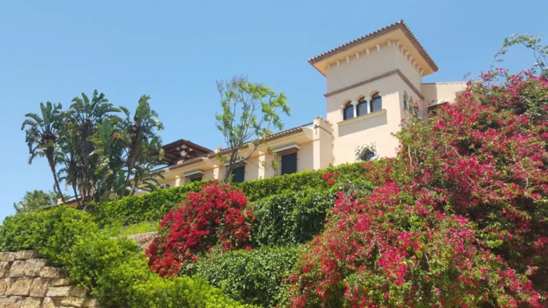 R3329542 | Detached Villa in Estepona – 5 beds, 5 baths