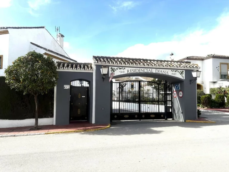 R5234428 | Semi-Detached House in Cancelada – 5 beds, 3 baths