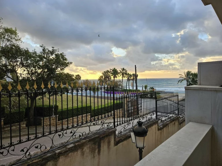 R4909312 | Middle Floor Apartment in Estepona – 2 beds, 2 baths