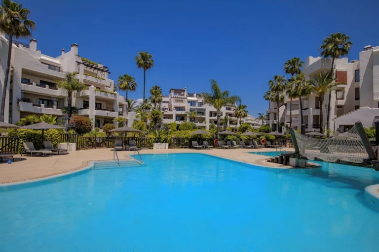 R5046625 | Penthouse Duplex in Estepona – 3 beds, 3 baths